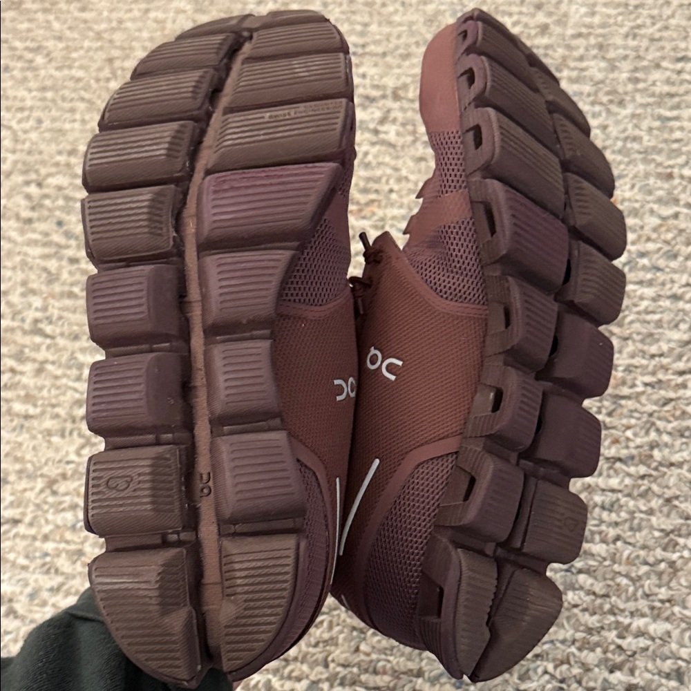 On Running cloud 5 sneaker monochrome mulberry women’s size 9.5 - Picture 8 of 8